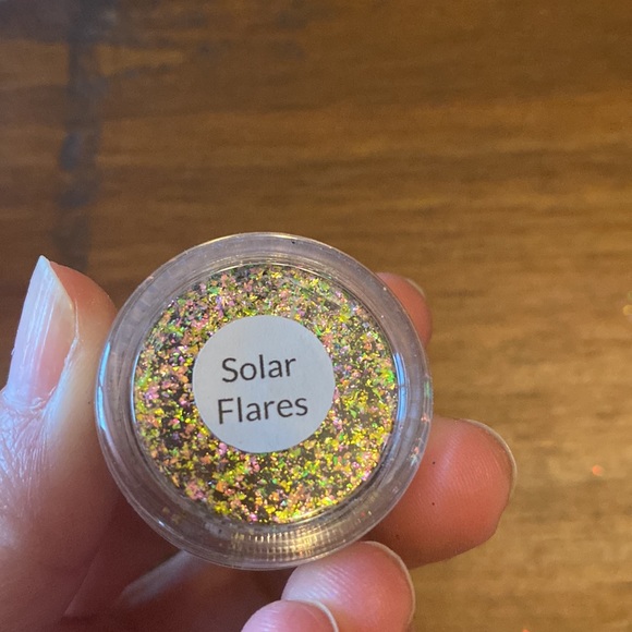 Bundle: Chrome Nail Dips and gems - Picture 5 of 10